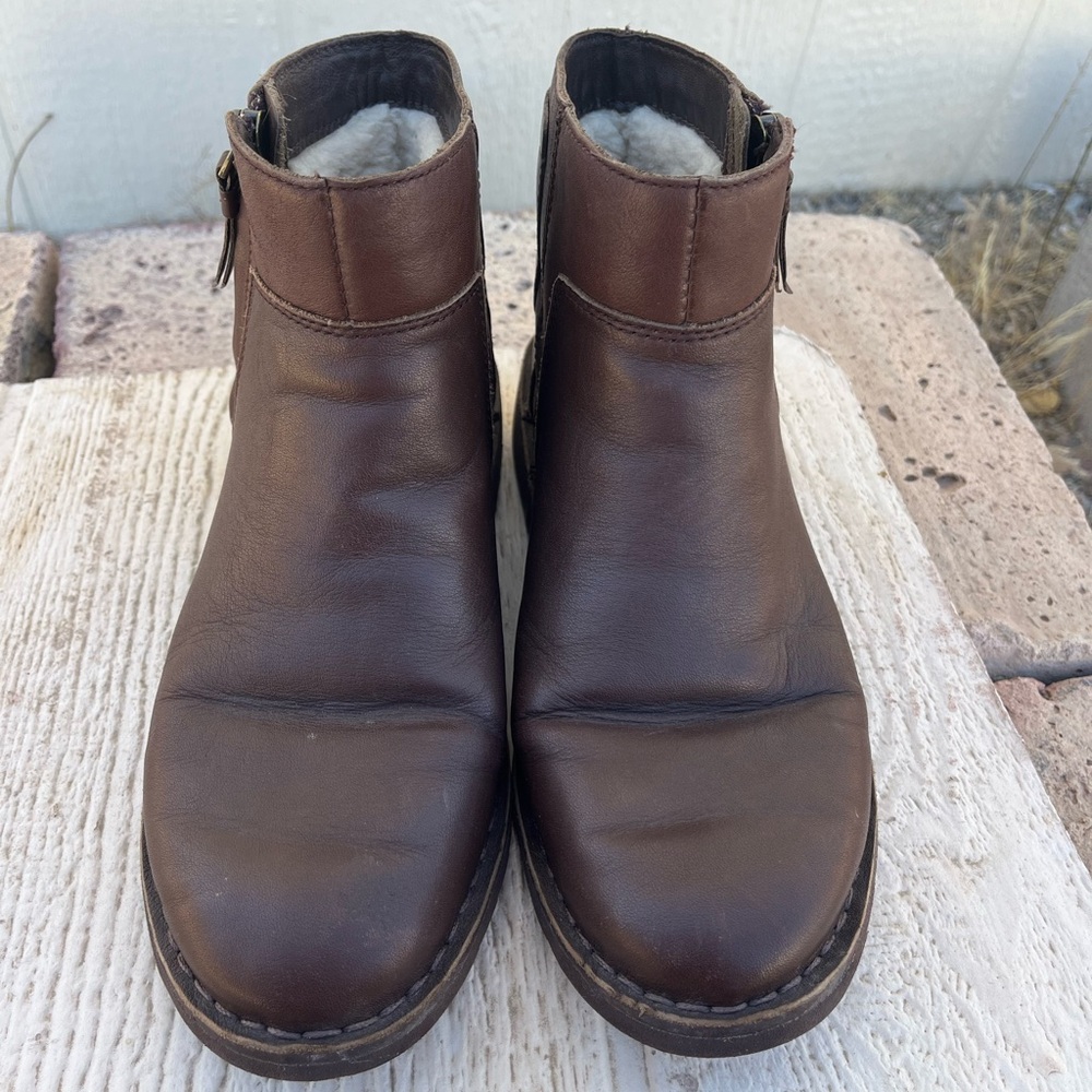 UGG Rea Brown Leather Booties size 9 - Picture 2 of 15
